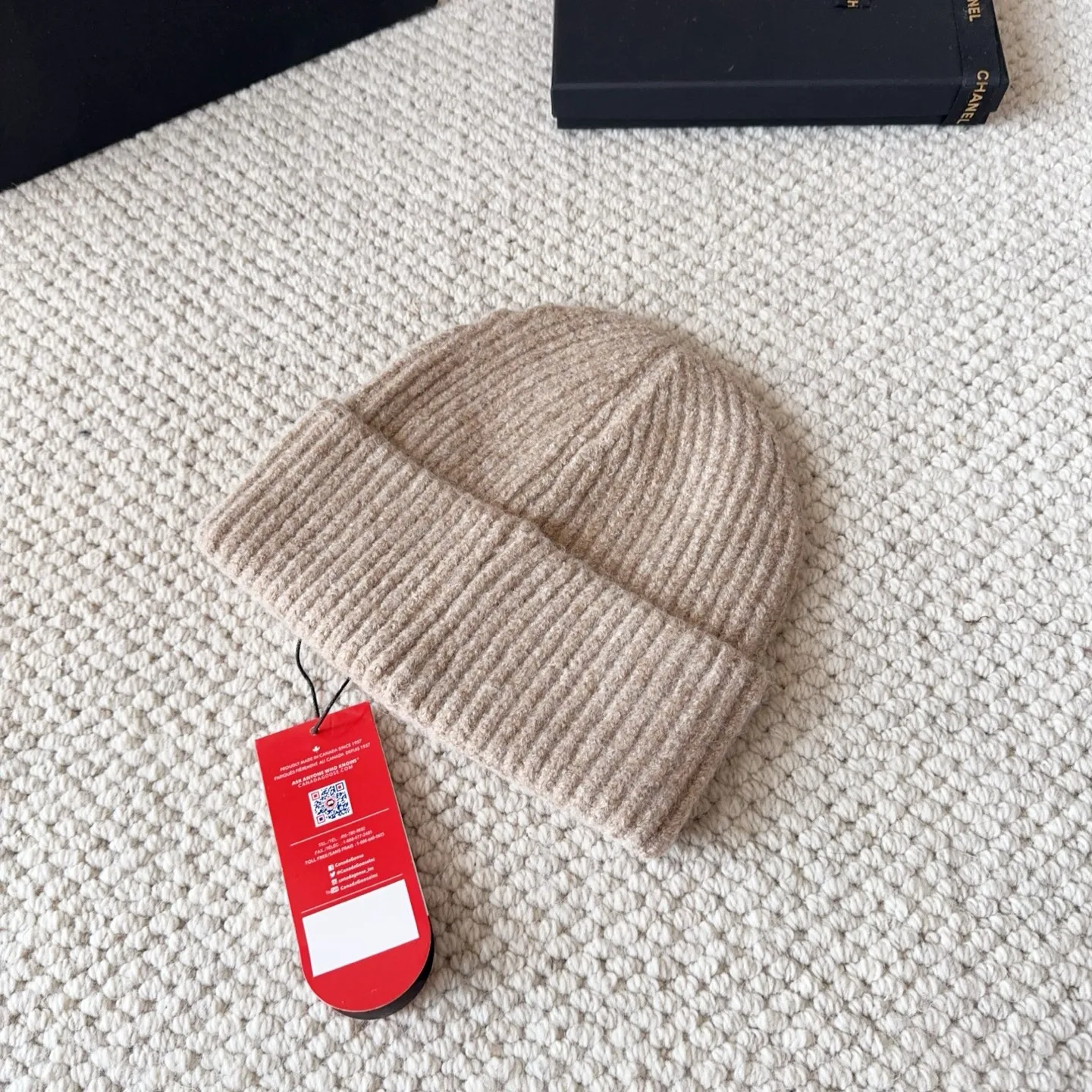 💰60 CANADA GOOSE Canada Goose winter warm cashmere cold hat. Rabbit wool material, thick feel, not easy to deform. Fashionable and versatile couple hat, imported embroidery logo, cashmere cotton yarn, sold in high quality three colors. Head circumference: 55-58cm available